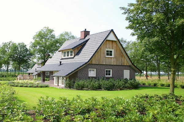 Foto van Stijlvol Toevluchtsoord in Hellendoorn - Vakantiehuis in Hellendoorn - ExteriorSummer