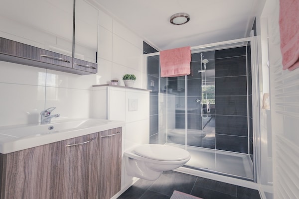 Foto van Gezellig chalet met tuin - Vakantiehuis in Rijssen - BathRoom