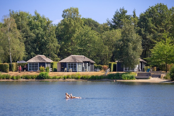 Foto van Chique Chalet Vlakbij Almelo - Vakantiehuis in Hoge Hexel - ParkFacilities