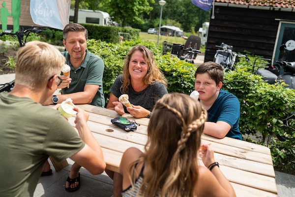 Foto van Luxe Familietent met Speelruimte - Vakantiehuis in Balkbrug - Ambiance