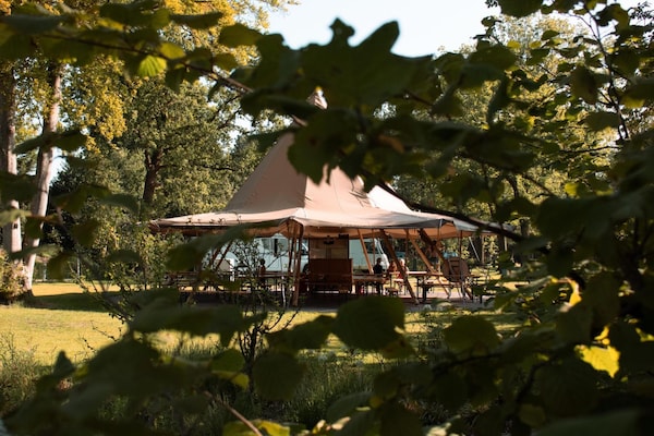 Foto van Luxe Familietent met Speelruimte - Vakantiehuis in Balkbrug - ParkFacilities