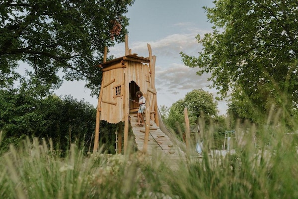 Foto van Luxe Familietent met Speelruimte - Vakantiehuis in Balkbrug - AreaSummer1KM