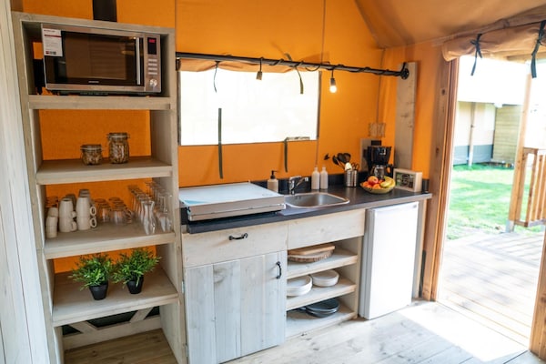 Foto van Luxe familielodge met slaaphoekje buiten - Vakantiehuis in Balkbrug - Kitchen