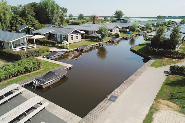 Foto van Zonnig Giethoorn Huisje - Vakantiehuis in Giethoorn - ParkFacilities