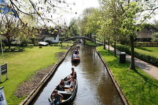 Foto van Zonnig Giethoorn Huisje - Vakantiehuis in Giethoorn - AreaSummer1KM