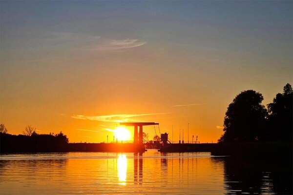 Foto van Villa aan het meer met terras - Vakantiehuis in Delfstrahuizen - AreaSummer20KM