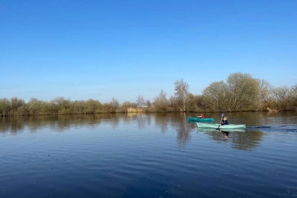 Foto van Villa aan het meer met terras - Vakantiehuis in Delfstrahuizen - AreaSummer20KM