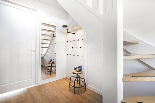 Foto van Villa aan Tjeukemeer met Privé Steiger - Vakantiehuis in Delfstrahuizen - Landing