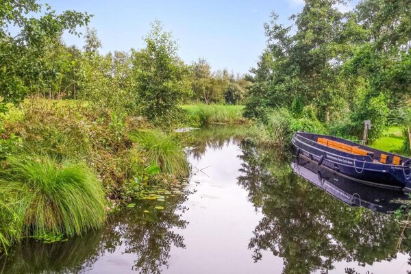Foto van Villa aan Tjeukemeer met Privé Steiger - Vakantiehuis in Delfstrahuizen - AreaSummer20KM