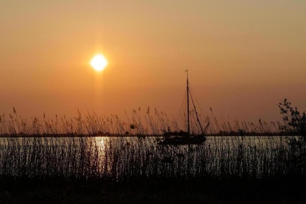 Foto van Docklodge in Friesland met eigen aanlegplaats - Vakantiehuis in Delfstrahuizen - AreaSummer5KM