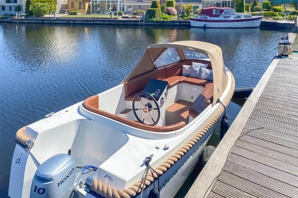 Foto van Docklodge in Friesland met eigen aanlegplaats - Vakantiehuis in Delfstrahuizen - AreaSummer20KM