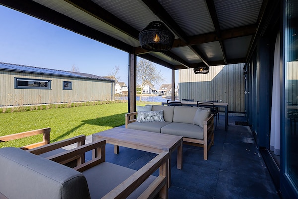 Foto van Docklodge in Friesland met eigen aanlegplaats - Vakantiehuis in Delfstrahuizen - TerraceBalcony