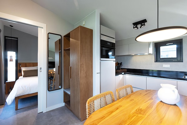 Foto van Docklodge in Friesland met eigen aanlegplaats - Vakantiehuis in Delfstrahuizen - Kitchen