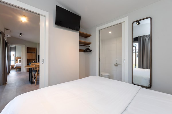 Foto van Docklodge in Friesland met eigen aanlegplaats - Vakantiehuis in Delfstrahuizen - BedRoom