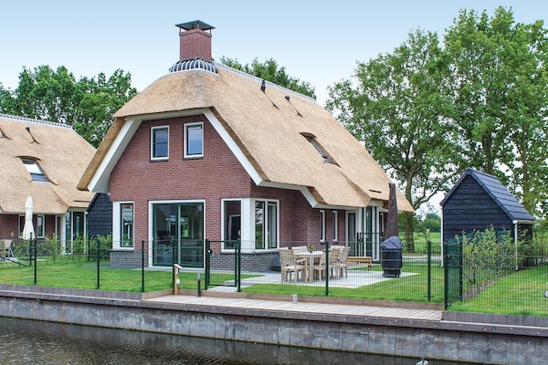 Foto van Villa in Friesland met Aanlegsteiger - Vakantiehuis in Idskenhuizen - ExteriorSummer