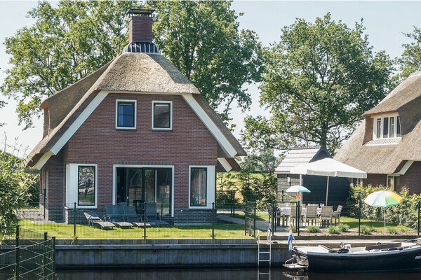 Foto van Villa in Friesland met Aanlegsteiger - Vakantiehuis in Idskenhuizen - ExteriorSummer