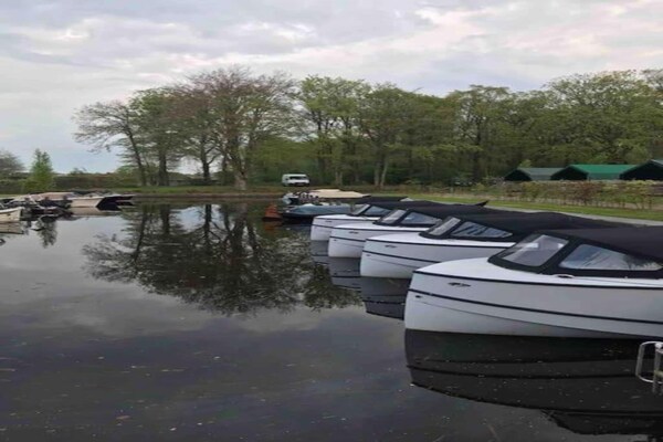 Foto van Villa in Friesland met Aanlegsteiger - Vakantiehuis in Idskenhuizen - AreaSummer20KM