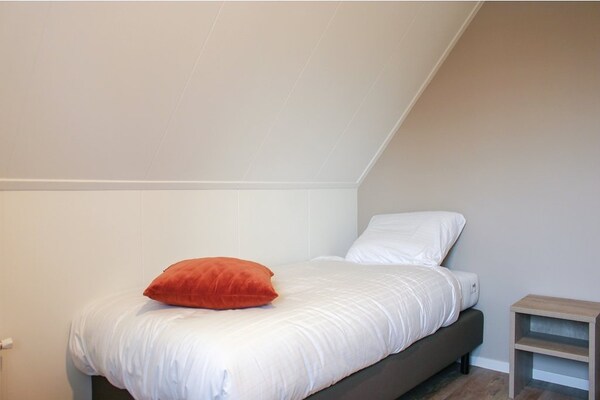 Foto van Villa in Friesland met Aanlegsteiger - Vakantiehuis in Idskenhuizen - BedRoom