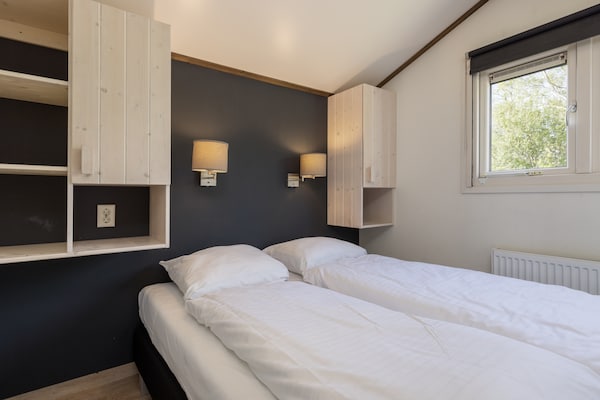 Foto van Modern chalet vlakbij het Sneekse Meer - Vakantiehuis in Terkaple - BedRoom