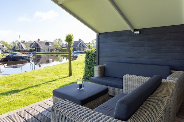 Foto van Modern chalet vlakbij het Sneekse Meer - Vakantiehuis in Terkaple - TerraceBalcony