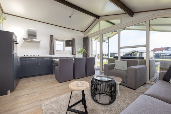 Foto van Modern chalet vlakbij het Sneekse Meer - Vakantiehuis in Terkaple - LivingRoom
