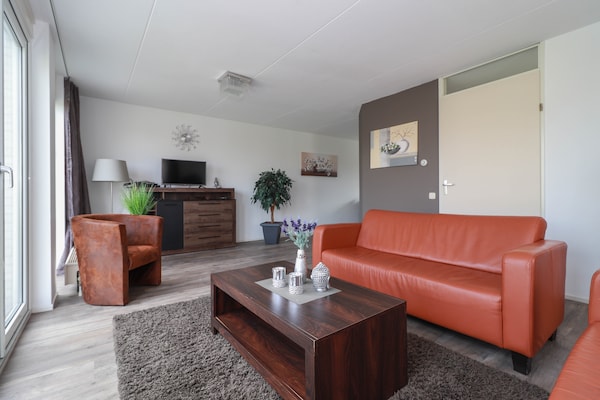 Foto van Vakantiehuis aan het water in Friesland - Vakantiehuis in Makkum - LivingRoom