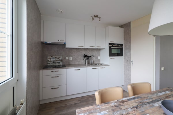 Foto van Vakantiehuis aan het water in Friesland - Vakantiehuis in Makkum - Kitchen