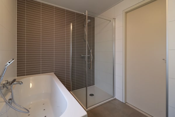 Foto van Vakantiehuis aan het water in Friesland - Vakantiehuis in Makkum - BathRoom