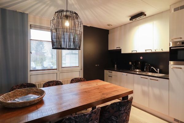 Foto van Vakantiehuis aan het water in Friesland - Vakantiehuis in Makkum - Kitchen