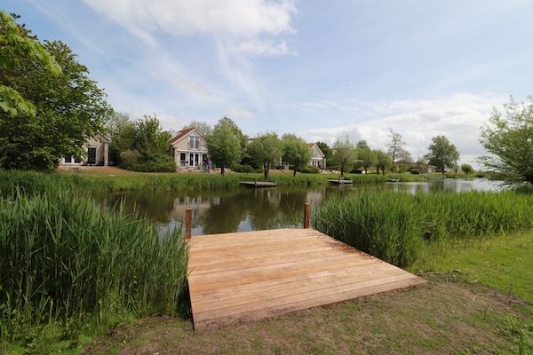 Foto van Vakantiehuis aan het water in Friesland - Vakantiehuis in Makkum - Untagged