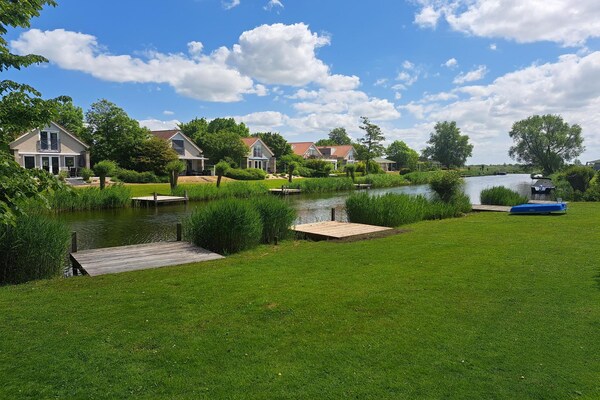Foto van Vakantiehuis aan het water in Friesland - Vakantiehuis in Makkum - Untagged