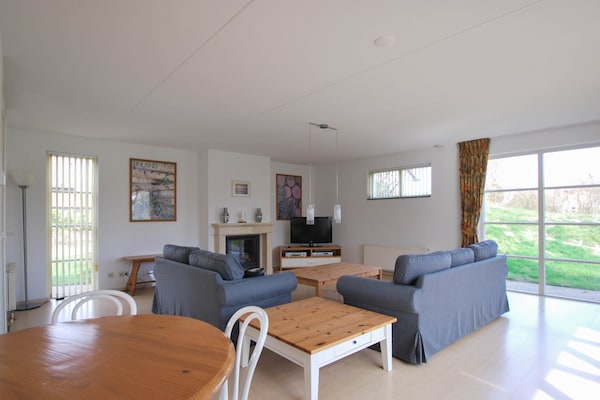 Foto van Mooie villa met serre - Vakantiehuis in Makkum - LivingRoom