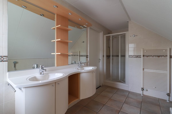 Foto van Ruime villa in een vakantiepark in Makkum - Vakantiehuis in Makkum - BathRoom