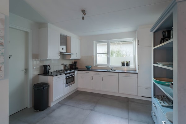 Foto van Ruime villa in een vakantiepark in Makkum - Vakantiehuis in Makkum - Kitchen