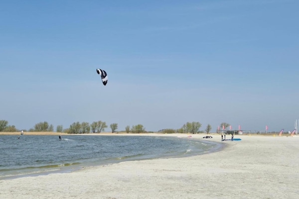 Foto van Ruime villa in een vakantiepark in Makkum - Vakantiehuis in Makkum - AreaSummer20KM