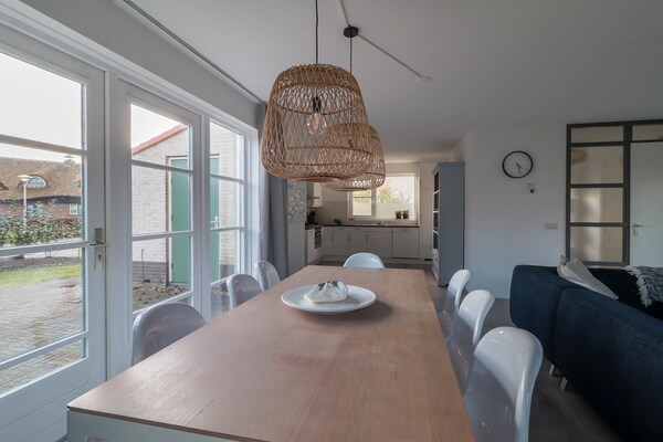 Foto van Ruime villa in een vakantiepark in Makkum - Vakantiehuis in Makkum - LivingRoom