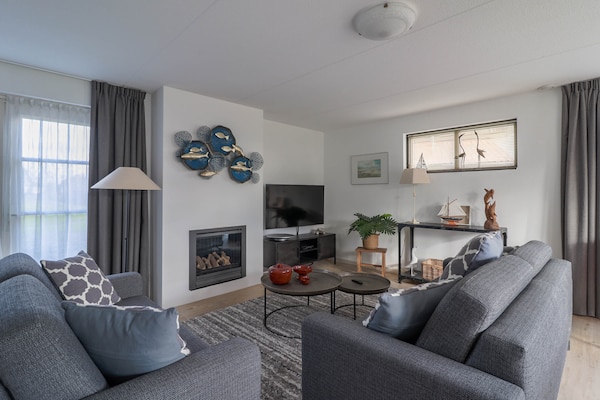 Foto van Ruime villa in een vakantiepark in Makkum - Vakantiehuis in Makkum - LivingRoom