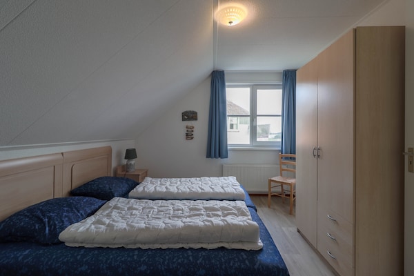 Foto van Ruime villa in een vakantiepark in Makkum - Vakantiehuis in Makkum - BedRoom