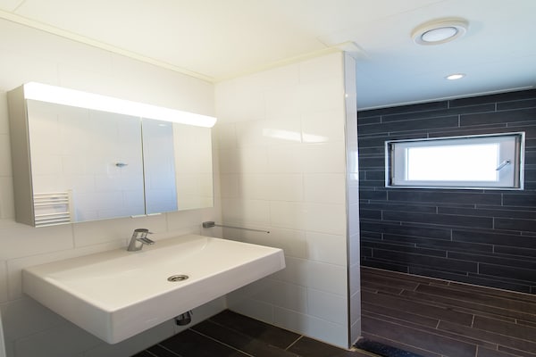 Foto van Vakantiehuis Hollum Familie - Vakantiehuis in Hollum-Ameland - BathRoom