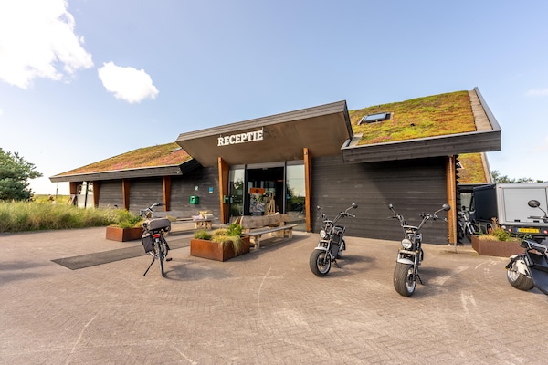 Foto van Ameland Lodge met Veranda - Vakantiehuis in Hollum - ParkFacilities