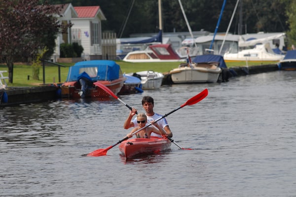 Foto van Verblijf aan het water met privé-aanlegsteiger - Vakantiehuis in Eernewoud - AreaSummer5KM