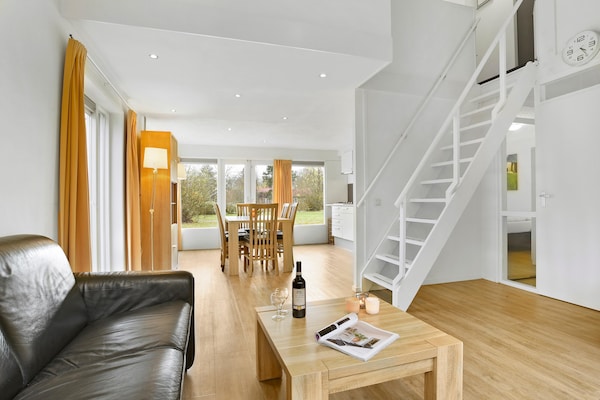 Foto van Charmante Parkwoning in Drenthe - Vakantiehuis in Midlaren - LivingRoom