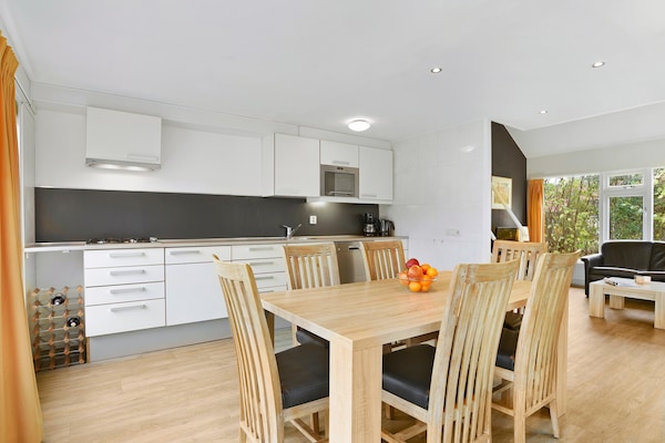 Foto van Charmante Parkwoning in Drenthe - Vakantiehuis in Midlaren - Kitchen
