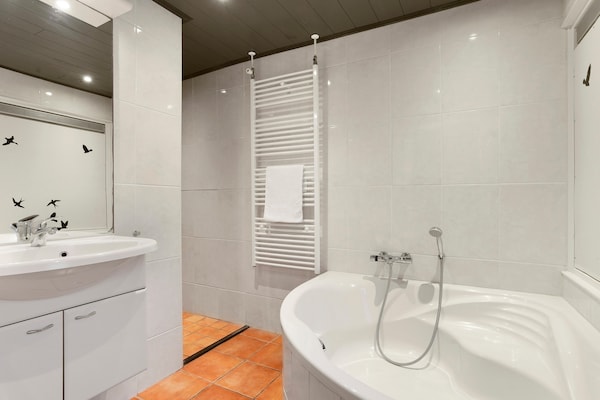 Foto van Charmante Parkwoning in Drenthe - Vakantiehuis in Midlaren - BathRoom