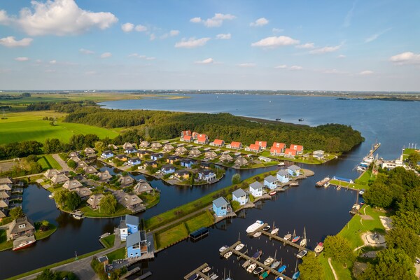 Foto van Villa aan het water nabij Groningen - Vakantiehuis in Midlaren - AreaSummer1KM