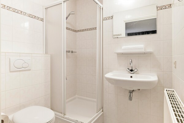 Foto van Woning aan het water in Drenthe - Vakantiehuis in Midlaren - BathRoom