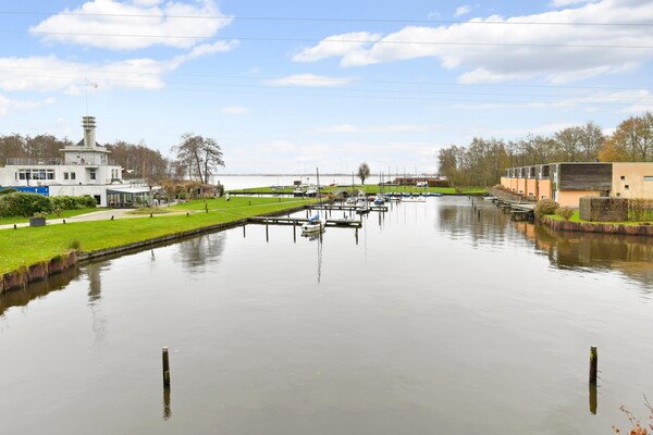Foto van Woning aan het water in Drenthe - Vakantiehuis in Midlaren - AreaSummer1KM