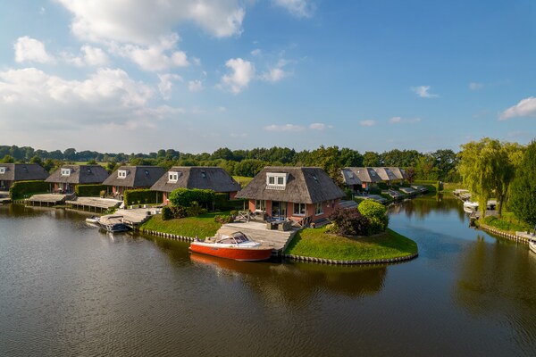 Foto van Woning aan het water in Drenthe - Vakantiehuis in Midlaren - AreaSummer1KM