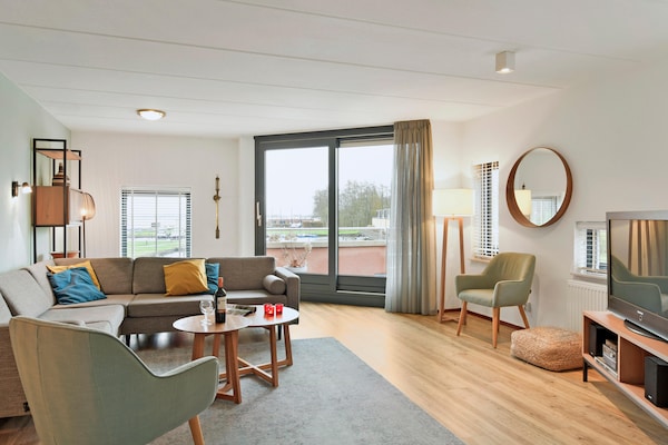 Foto van Woning aan het water in Drenthe - Vakantiehuis in Midlaren - LivingRoom