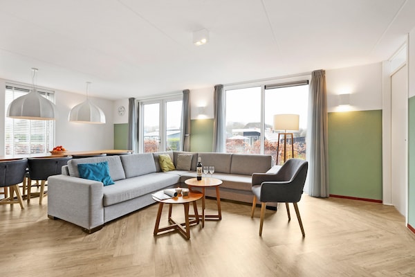 Foto van met zwembad en sauna - Vakantiehuis in Midlaren - LivingRoom